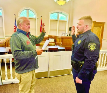 New deputy sheriff sworn in | The Dumas Clarion