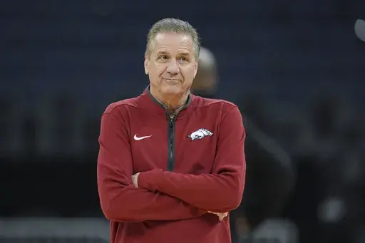 Arkansas head coach John Calipari instructs his team during practice Wednesday, March 26, 2025, in San Francisco, ahead of a Sweet 16 game against Texas Tech in the NCAA college basketball tournament. (AP Photo/Marcio Jose Sanchez)