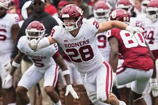 Oklahoma linebacker Danny Stutsman (28) plays during the NCAA college football team's spring game Saturday, April 22, 2023, in Norman, Okla. Oklahoma opens their season at home against Arkansas State on Sept. 2. (AP Photo/Sue Ogrocki, File)