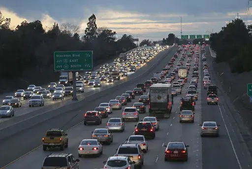 Evening rush hour traffic fills Highway 50, Jan. 26, 2017, in Sacramento, Calif. (AP Photo/Rich Pedroncelli, File)